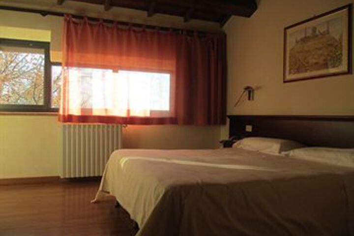 Room 26 of 40