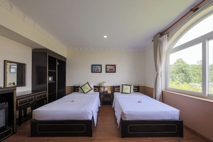 Room 10 of 68