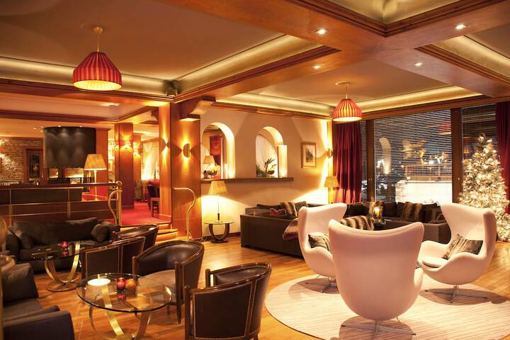Lounge 78 of 88