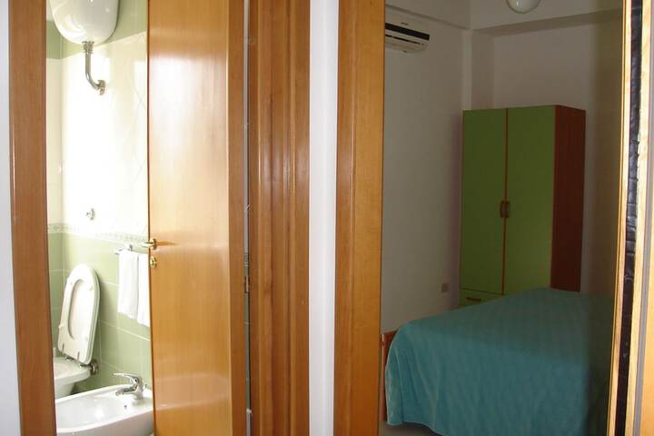 Room 8 of 42