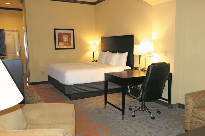 1 King Bed (26 of 26)