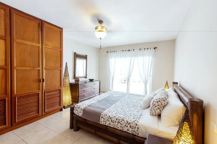 Room 2 of 10