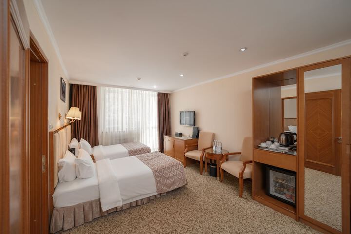 Room 5 of 90