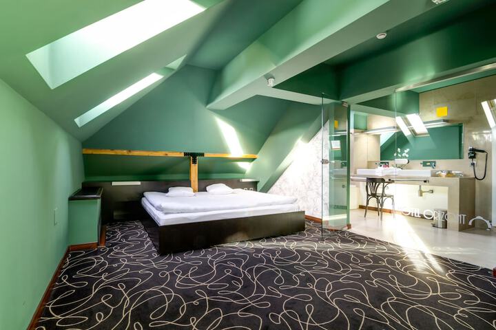 Room 41 of 144