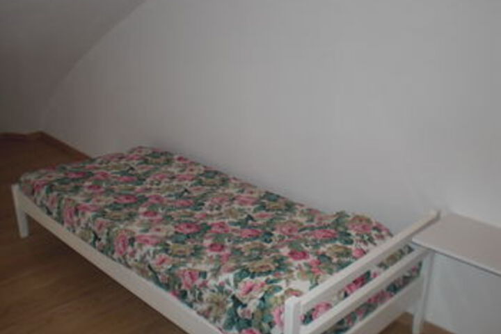 Room 9 of 34