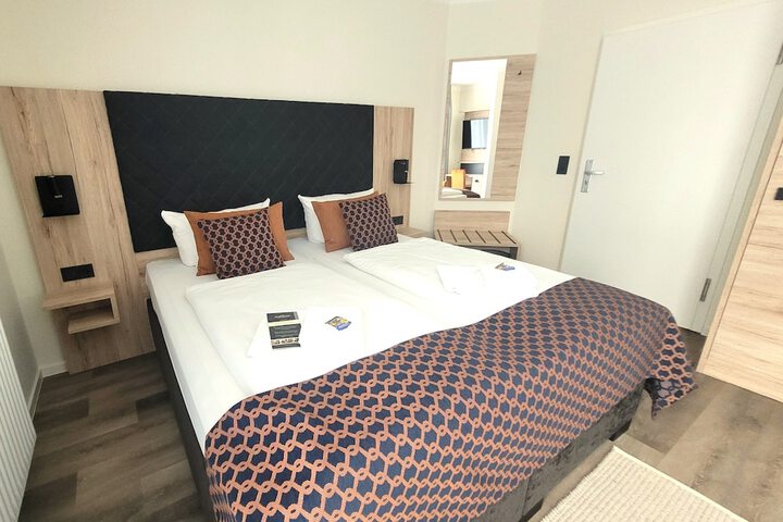 Room 9 of 42
