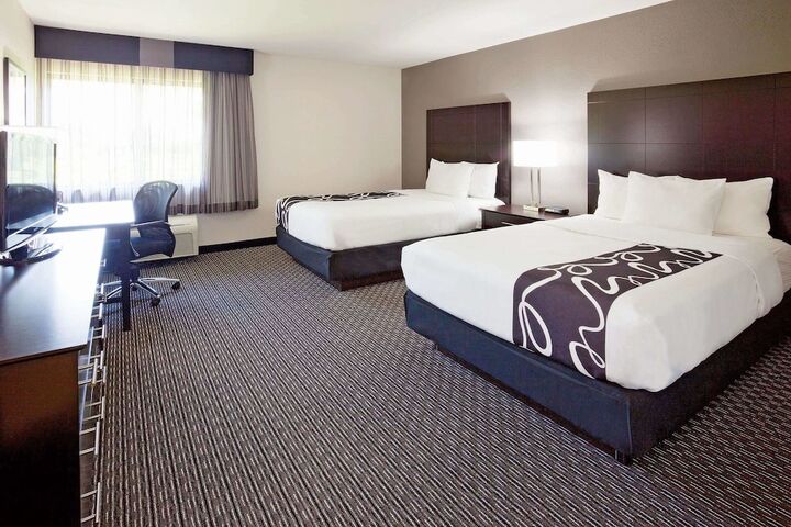 2 Double Beds (1 of 8)