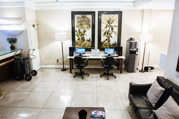 Business Center 36 of 39