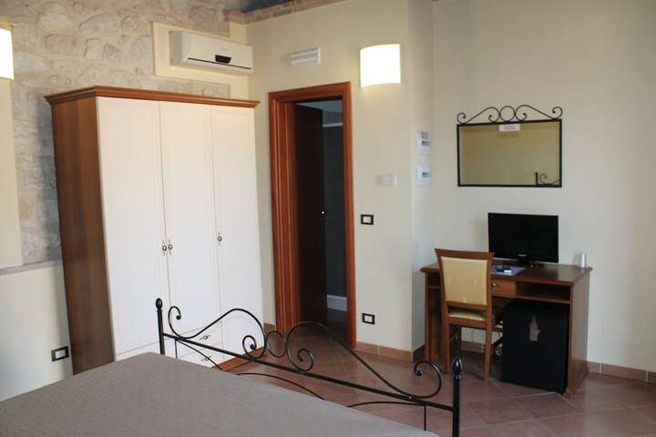 Room 6 of 45