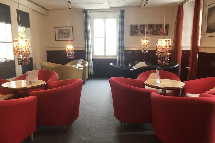 Lounge 47 of 57