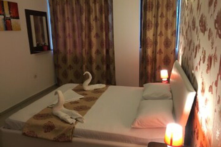 Room 100 of 123