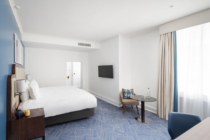 Room 3 of 125