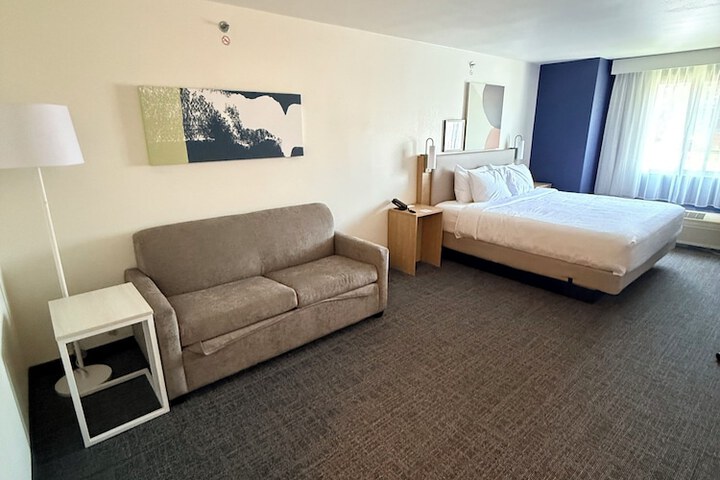 Room 17 of 35