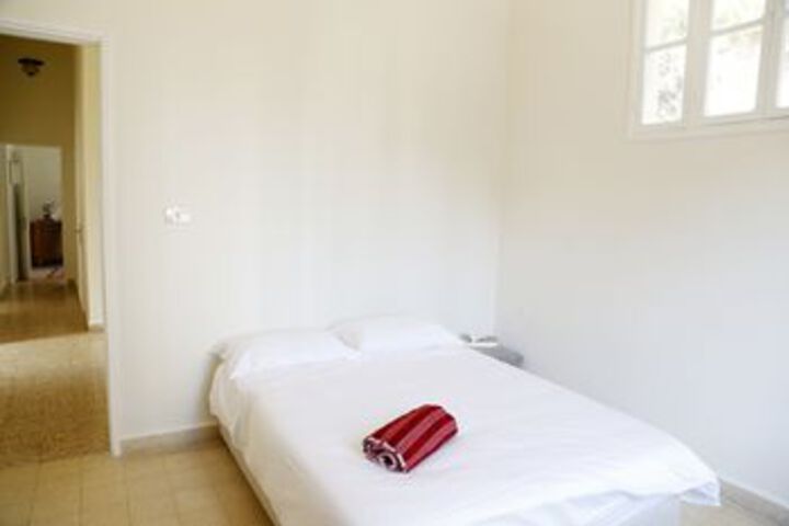 Room 14 of 28