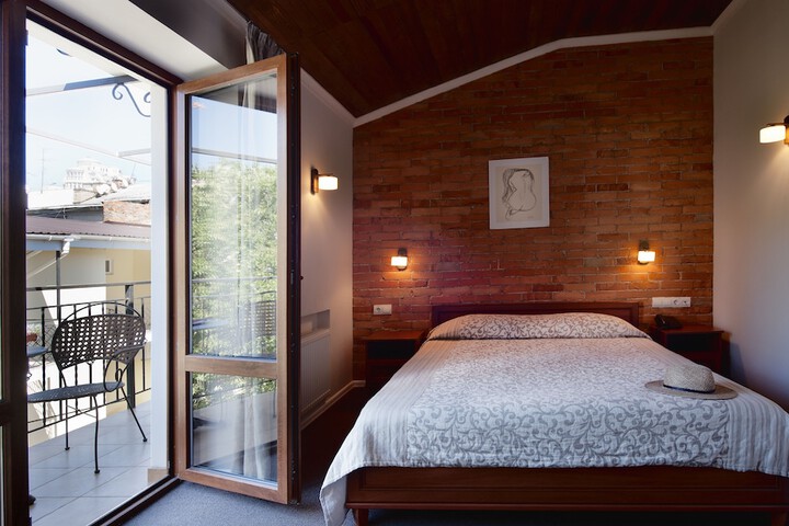 Room 4 of 39
