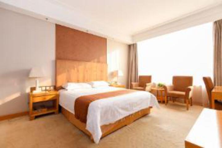 Room 6 of 7