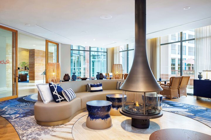 Lounge 130 of 152