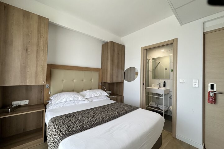 Room 40 of 114