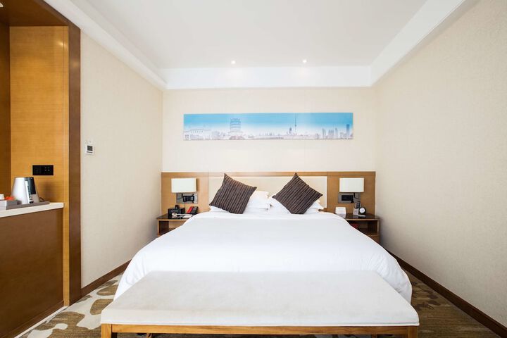 Room 6 of 43