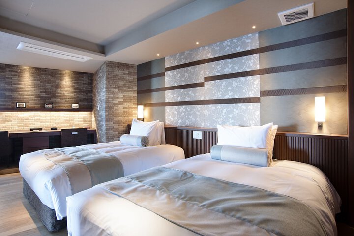 Room 3 of 32