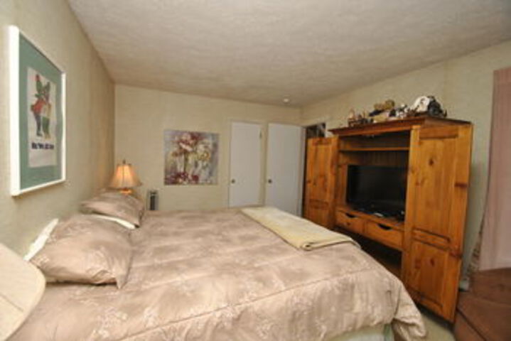 Room 6 of 11