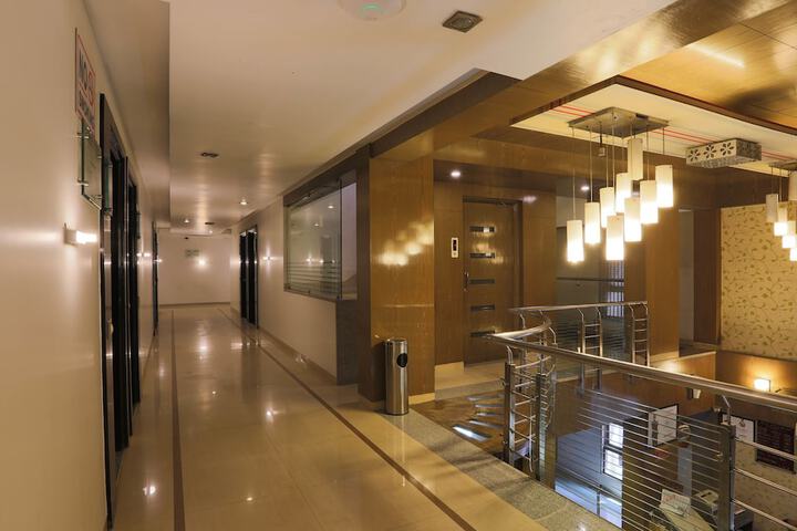 Ballroom/Hall 58 of 66