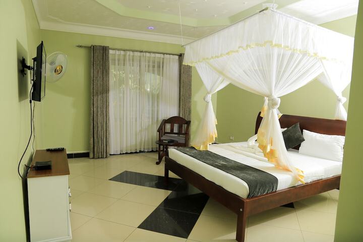 Room 8 of 23