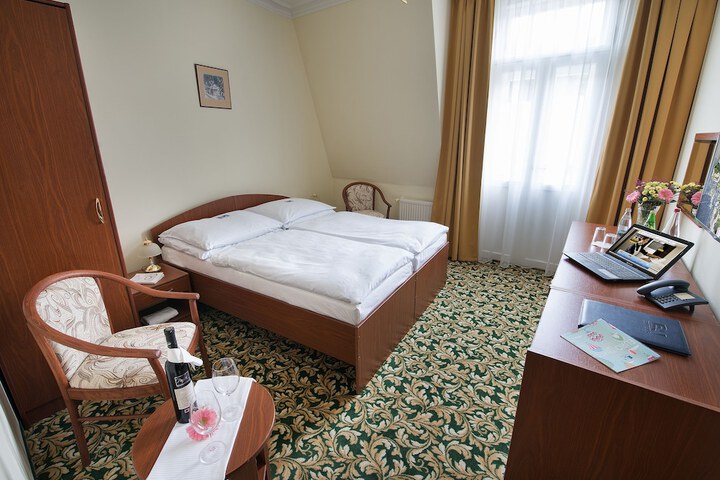 Room 8 of 52