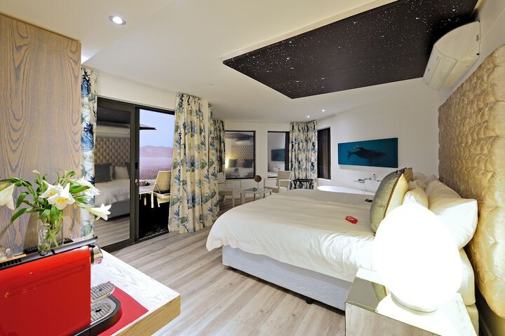 Room 3 of 63