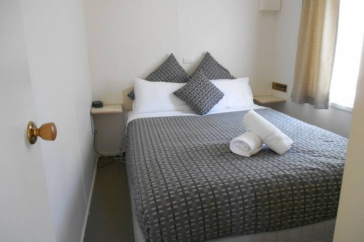 Room 6 of 93