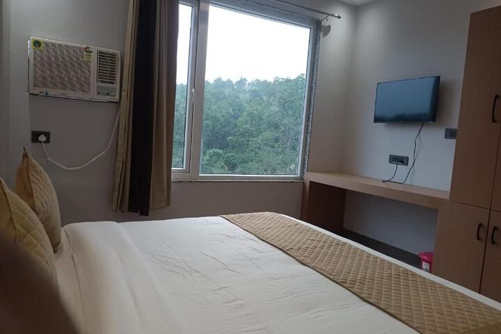 Room 6 of 8