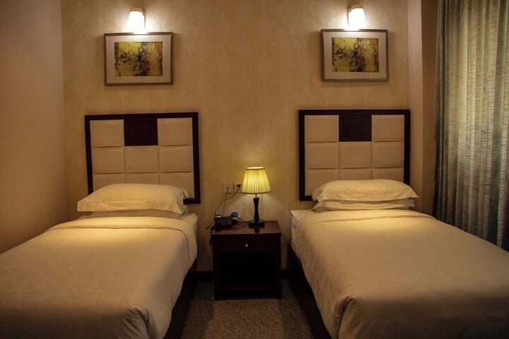 Room 6 of 32
