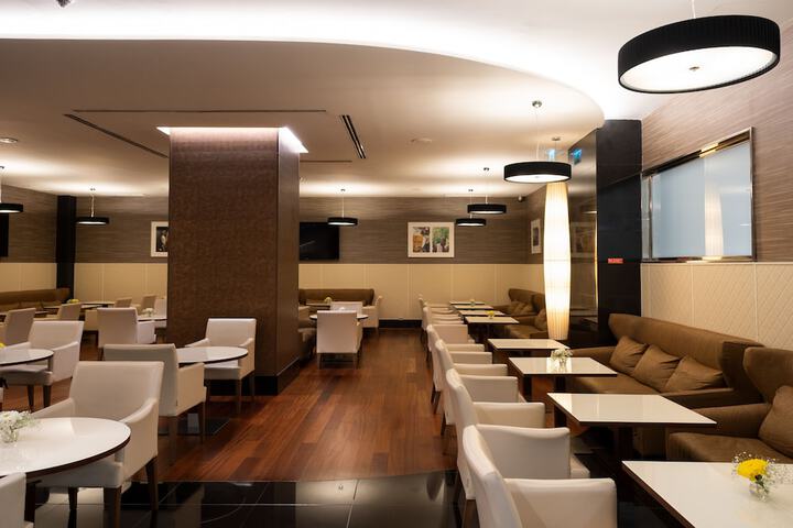Lounge 40 of 59