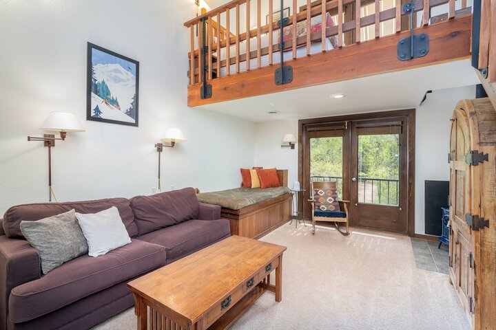 Image of Manitou Lodge 6 Hotel Room by Alpine Lodging Telluride
