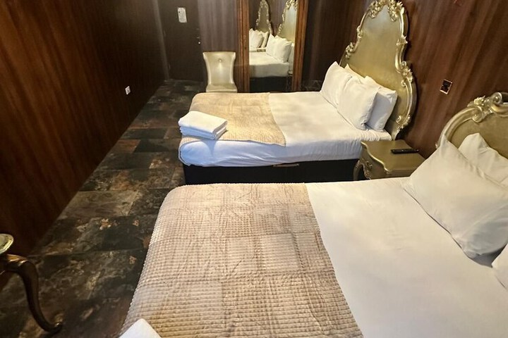 Room 26 of 171