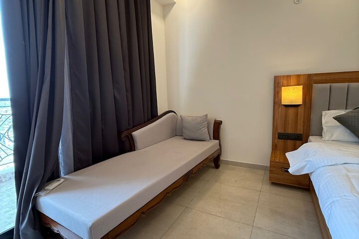 Room 4 of 6