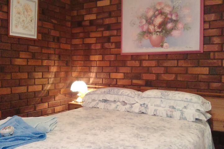 Room 8 of 9