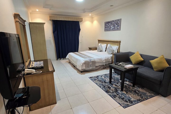 Room 12 of 24
