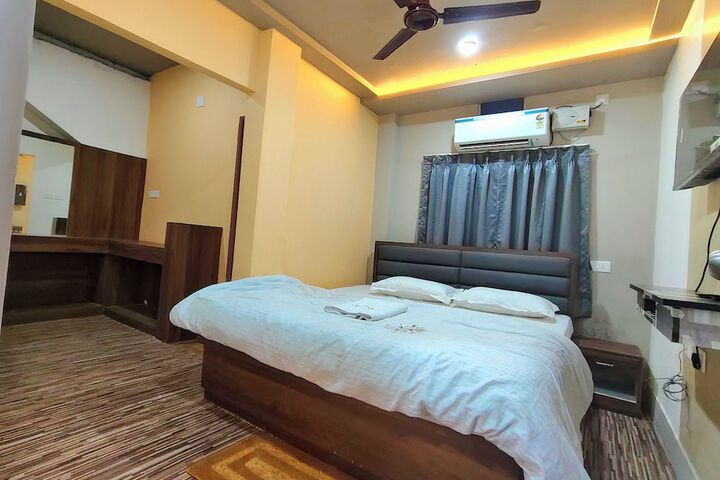 Room 4 of 24