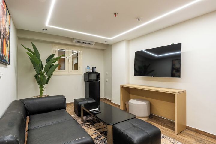 Room 4 of 119