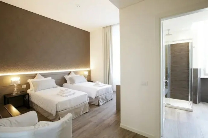 Room 6 of 8