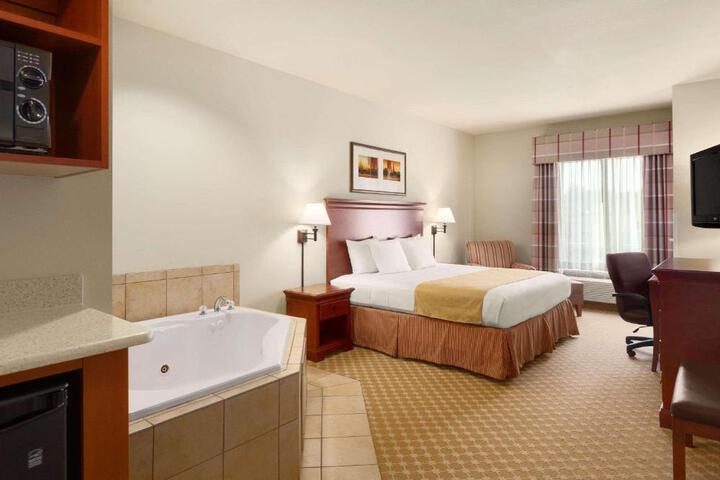 1 King Bed (6 of 6)