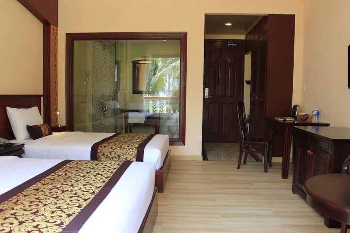 Room 10 of 127