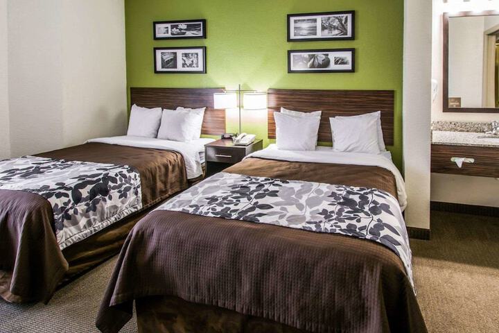 2 Double Beds (8 of 10)