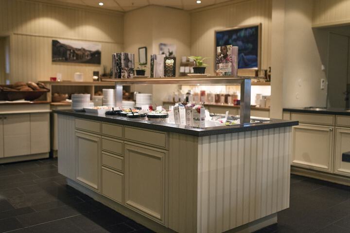 Dining 45 of 61