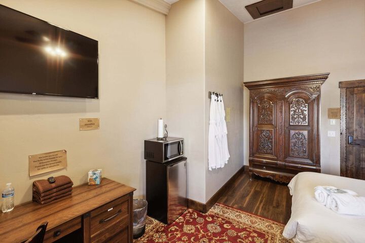 Room 64 of 225
