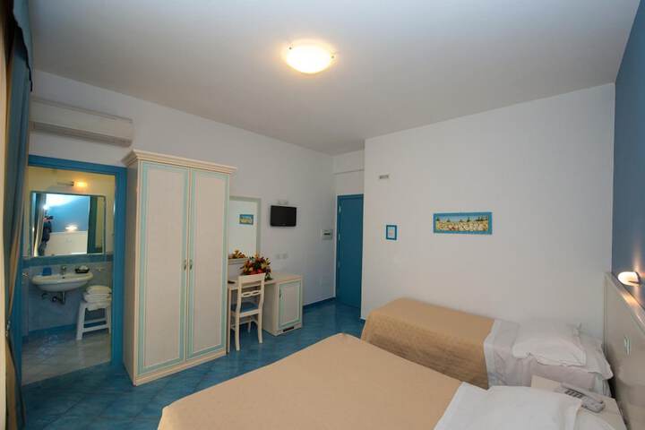 Room 17 of 25