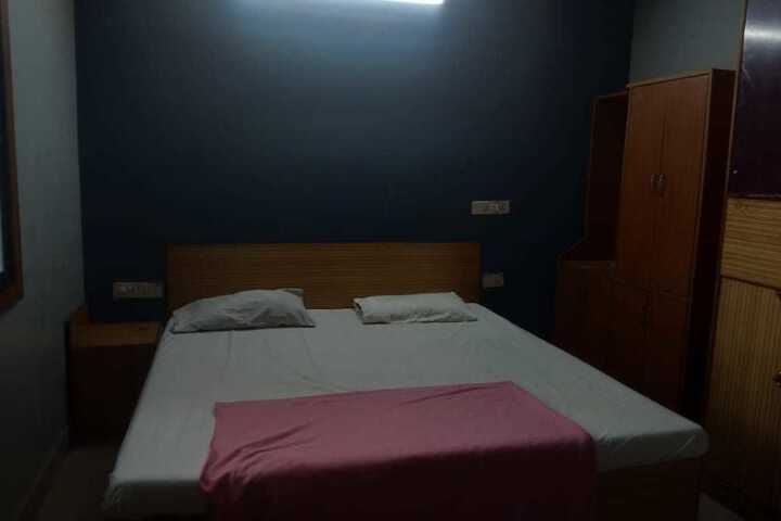 Room 11 of 19