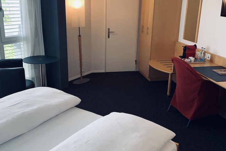 Room 17 of 39