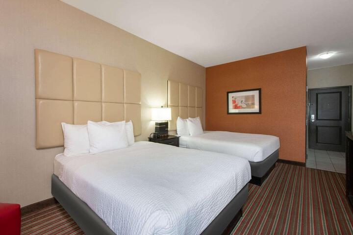 2 Queen Beds Mobility Hearing Impaired Accessible Room (6 of 8)